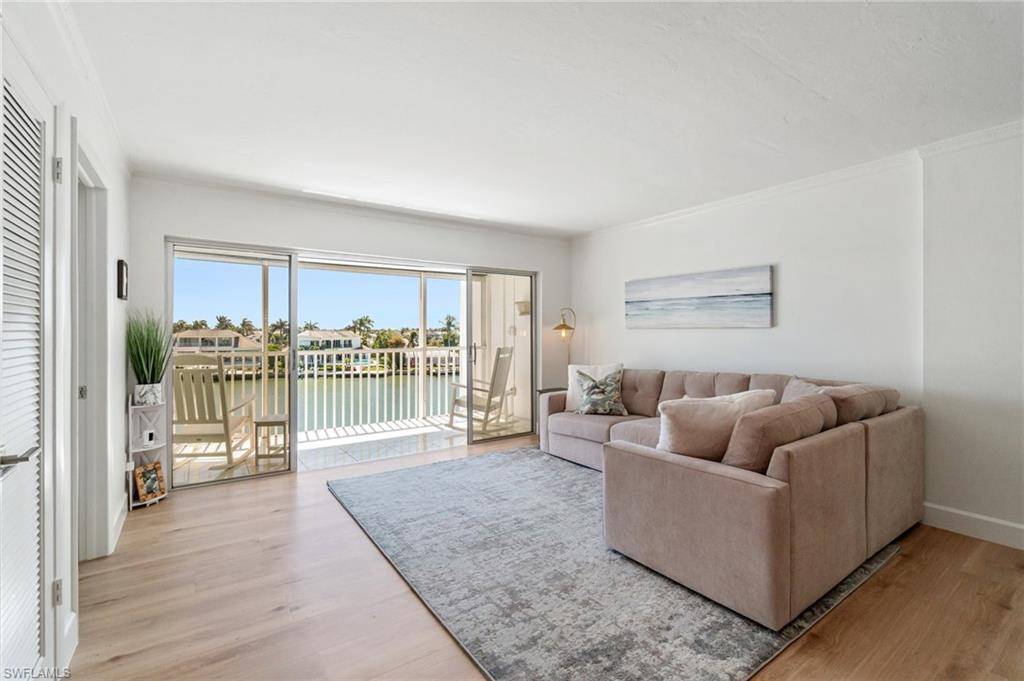Naples, FL 34103,300 Park Shore DR #4C