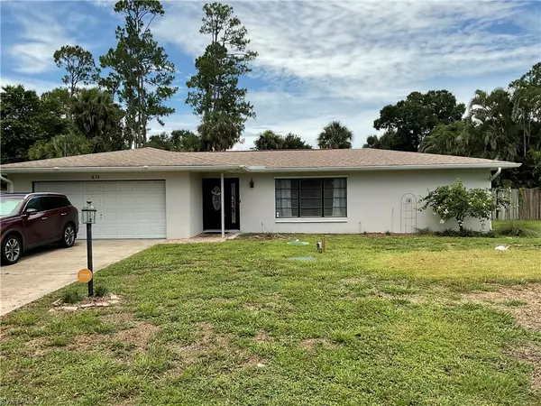 213 Lake AVE, Lehigh Acres, FL 33936