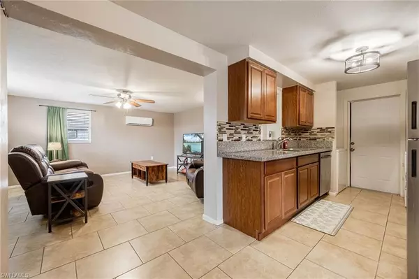 Fort Myers, FL 33907,2184 Barry DR