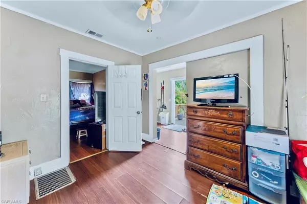 Fort Myers, FL 33916,3318-3322 Edgewood AVE