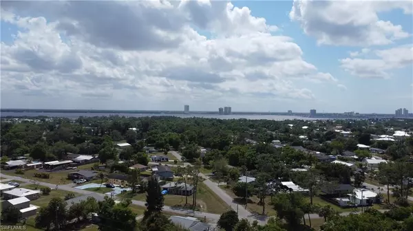 North Fort Myers, FL 33917,208 Lakeview DR