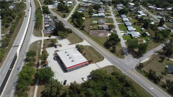 North Fort Myers, FL 33917,208 Lakeview DR