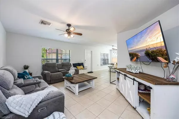 9072 Gervais CIR #307,  Naples,  FL 34120