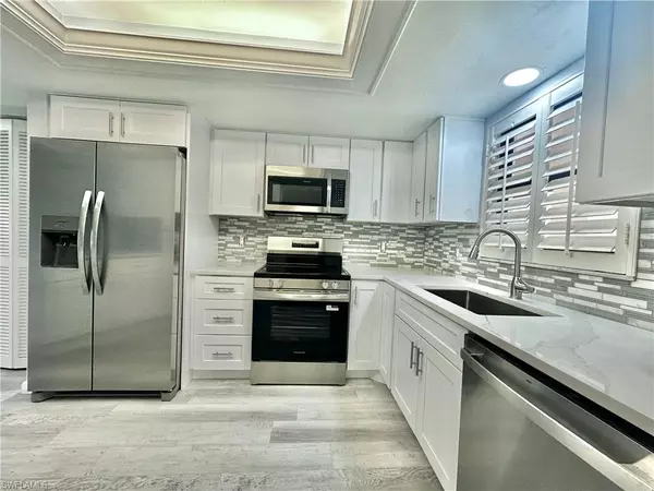 4955 Pepper CIR #B-204, Naples, FL 34113