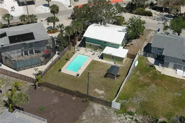 Fort Myers Beach, FL 33931,5460 Oak Ridge AVE