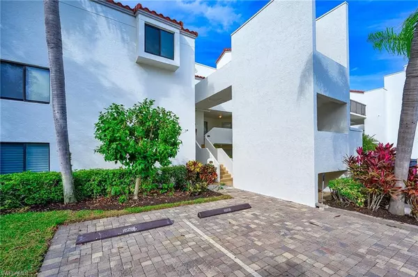 586 Beachwalk CIR #O206, Naples, FL 34108