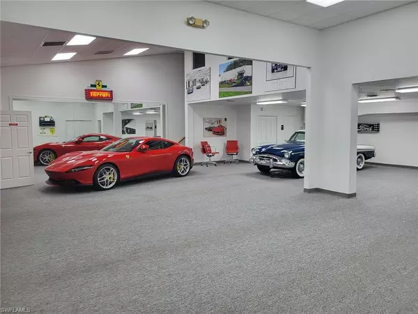 Naples, FL 34109,5567 Taylor RD #8