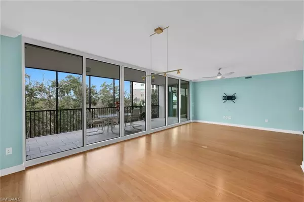 Naples, FL 34110,455 Cove Tower DR #303