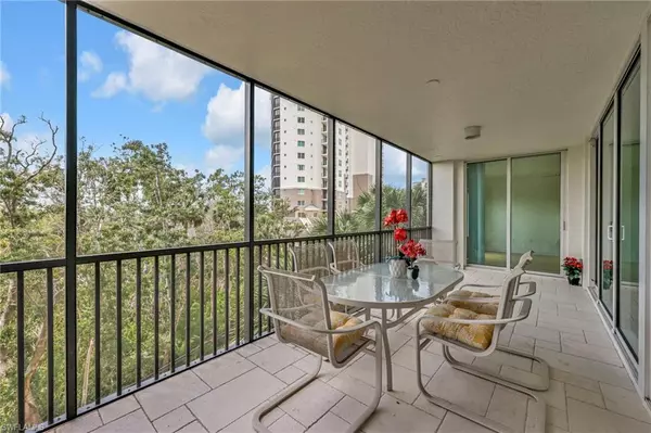 Naples, FL 34110,455 Cove Tower DR #303