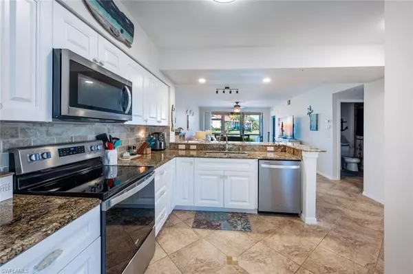 Naples, FL 34110,4960 Deerfield WAY #E103