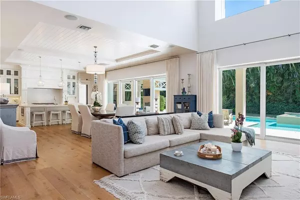 Naples, FL 34102,670 Mooring Line DR