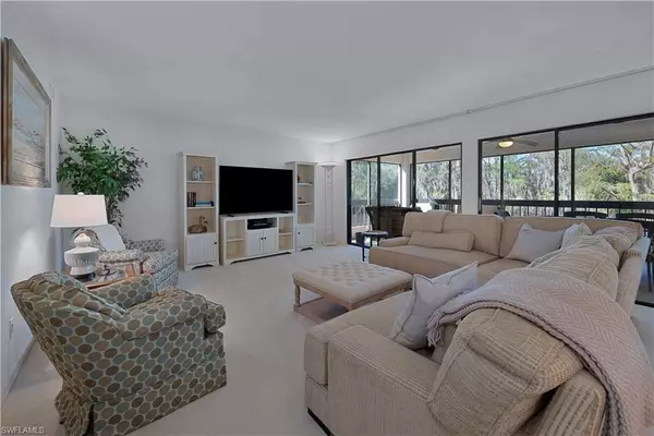 Naples, FL 34105,200 Wyndemere WAY #B302