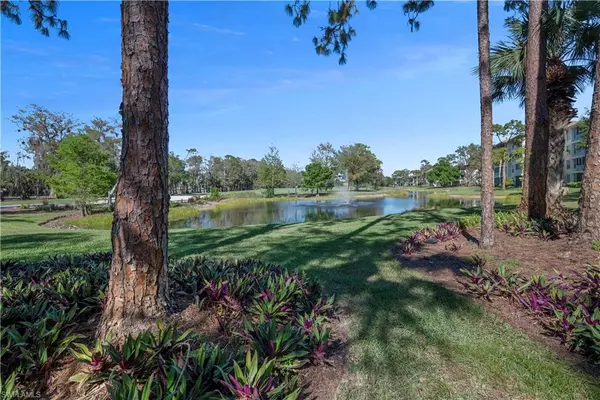 Naples, FL 34105,200 Wyndemere WAY #B302