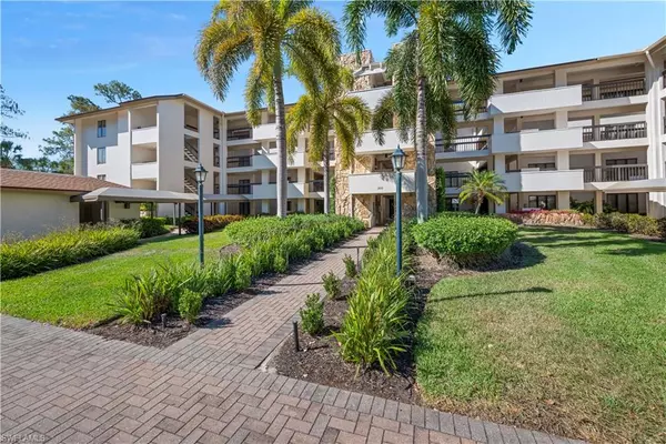 Naples, FL 34105,200 Wyndemere WAY #B302