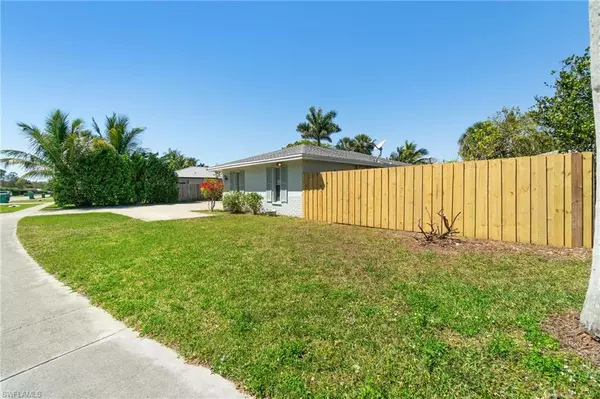 Naples, FL 34105,2545 Poinciana DR