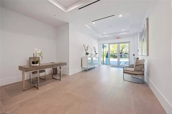 Naples, FL 34102,1165 8th ST S #201