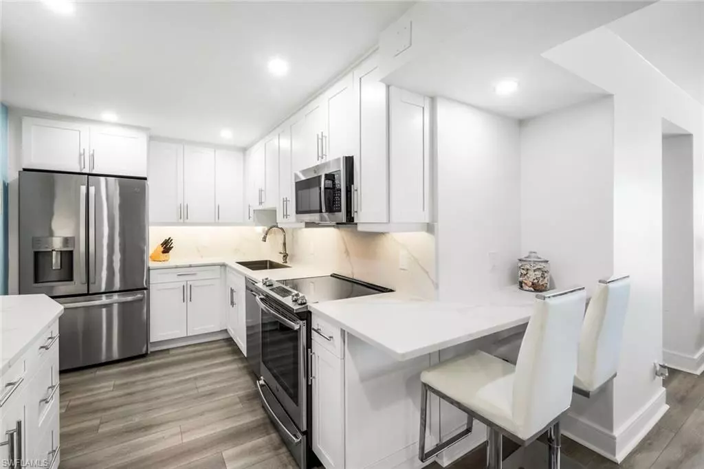 Naples, FL 34103,4005 Gulf Shore BLVD N #404