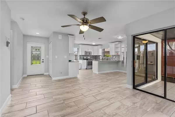 Cape Coral, FL 33990,627 SE 12th AVE #127