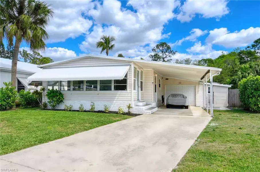 5 Creek CIR, Naples, FL 34114