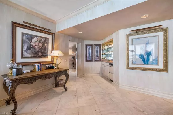 Naples, FL 34108,8231 Bay Colony DR #1604