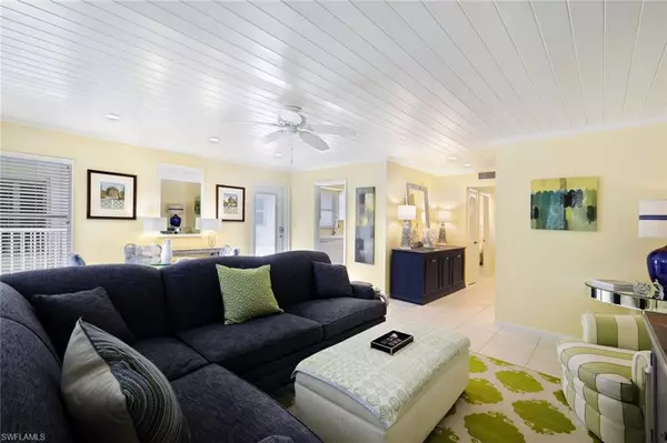 Naples, FL 34102,286 4th ST S #203