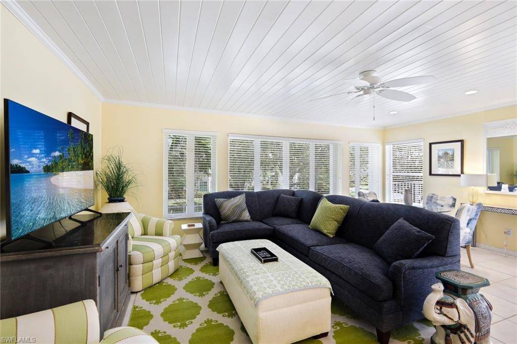 Naples, FL 34102,286 4th ST S #203