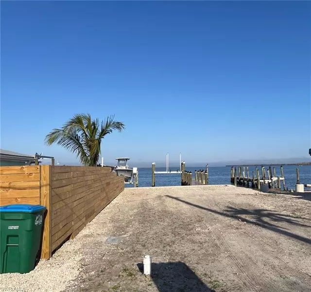 4274 Pine Island RD NW, Matlacha, FL 33993