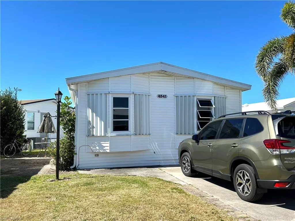 Estero, FL 33928,4541 Candlestick CT E