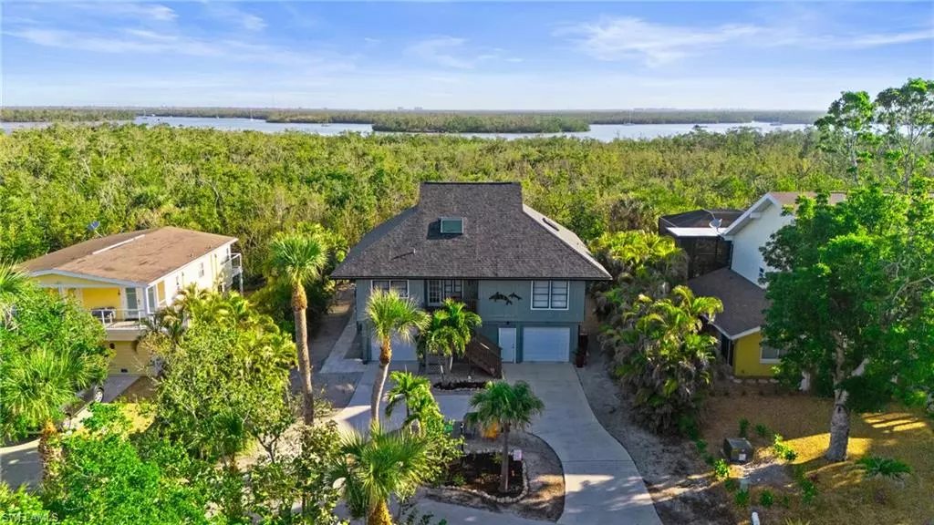 Fort Myers Beach, FL 33931,319 Nature View CT