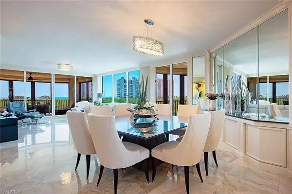 Naples, FL 34108,8990 Bay Colony DR #403