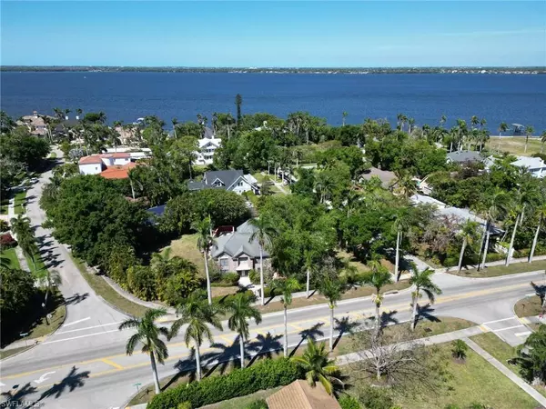 Fort Myers, FL 33901,2812 McGregor BLVD