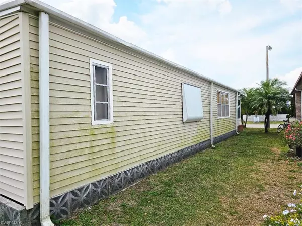 Fort Myers, FL 33905,94 Poinsettia DR