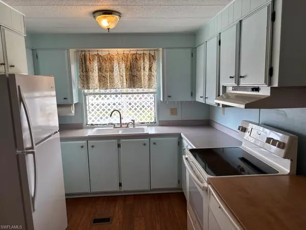 North Fort Myers, FL 33917,625 Vista DR