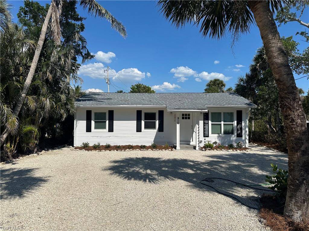 Sanibel, FL 33957,910 Fitzhugh ST