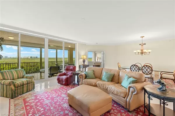 Naples, FL 34110,425 Dockside DR #703