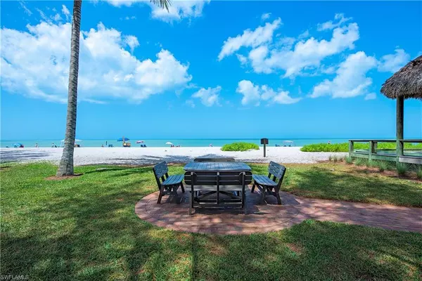 Naples, FL 34102,1950 Gulf Shore BLVD N #309