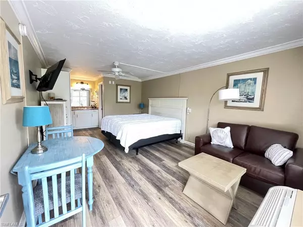 Naples, FL 34103,2555 TAMIAMI TRL N #115