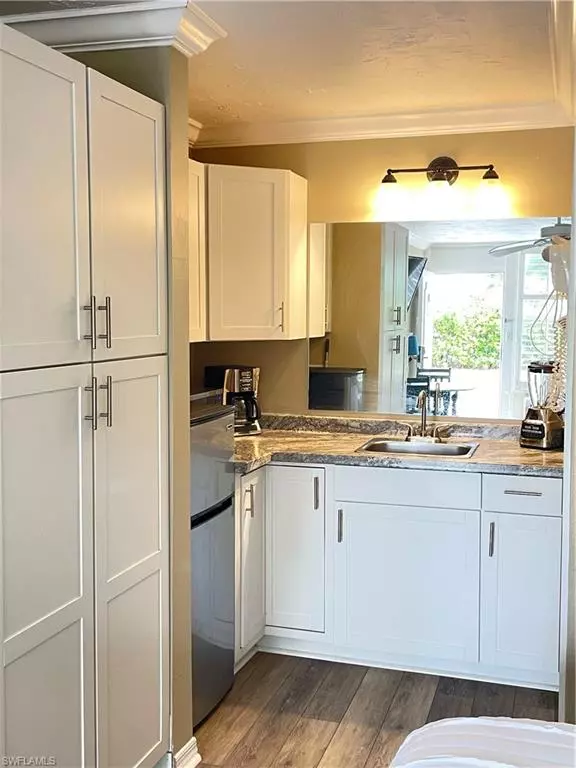 Naples, FL 34103,2555 TAMIAMI TRL N #115