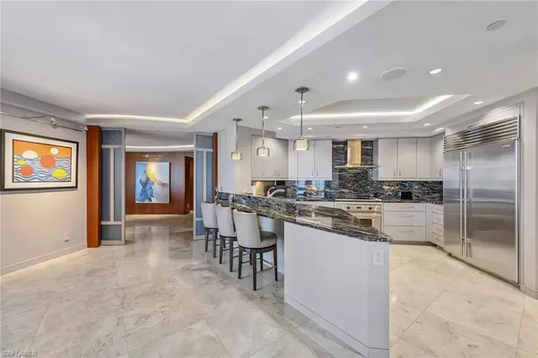 Naples, FL 34108,8111 Bay Colony DR #1003-1004