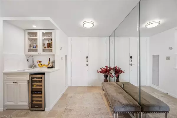 Naples, FL 34103,3115 Gulf Shore BLVD N #112S