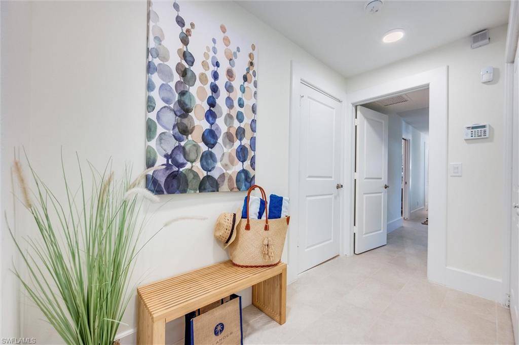 Naples, FL 34112,2800 Lakeview DR #5