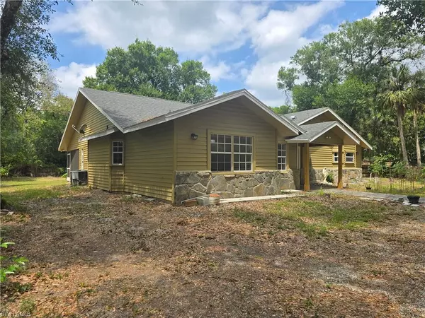 Labelle, FL 33935,140 S Davis ST