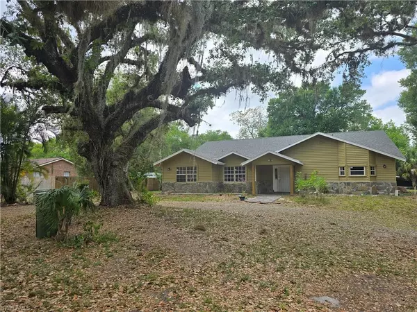 140 S Davis ST, Labelle, FL 33935
