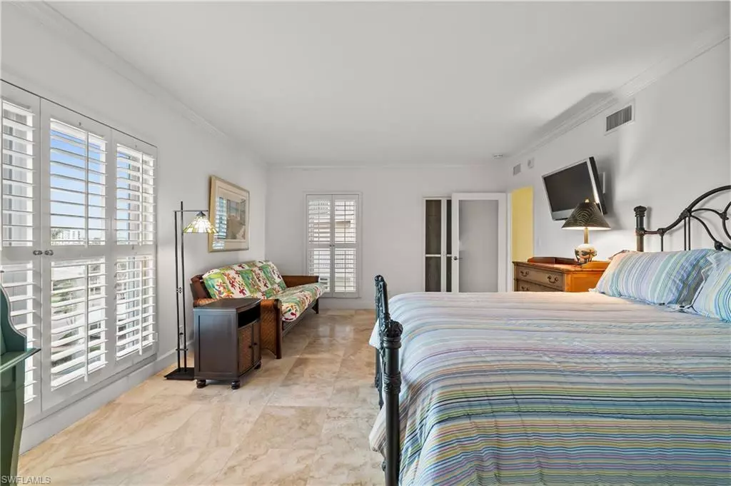 Naples, FL 34103,2901 Gulf Shore BLVD N #403-S