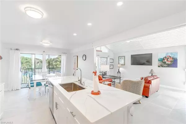 Sanibel, FL 33957,982 Sand Castle RD