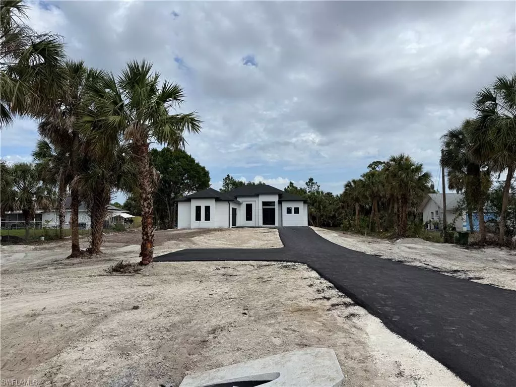 Naples, FL 34117,2699 2nd AVE SE