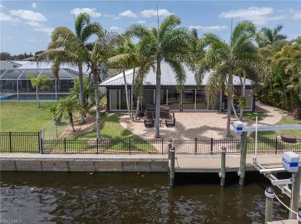 2020 Aruba AVE, Fort Myers, FL 33905