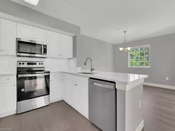 Naples, FL 34104,1180 Wildwood Lakes BLVD #207