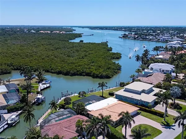 2111 Sheepshead DR, Naples, FL 34102