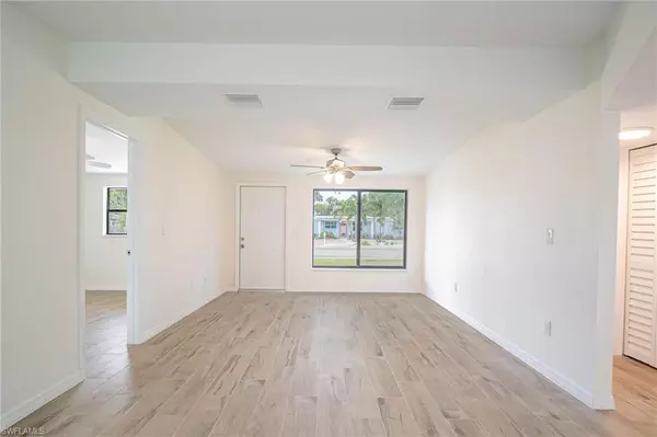 Naples, FL 34104,2123 Harbor LN